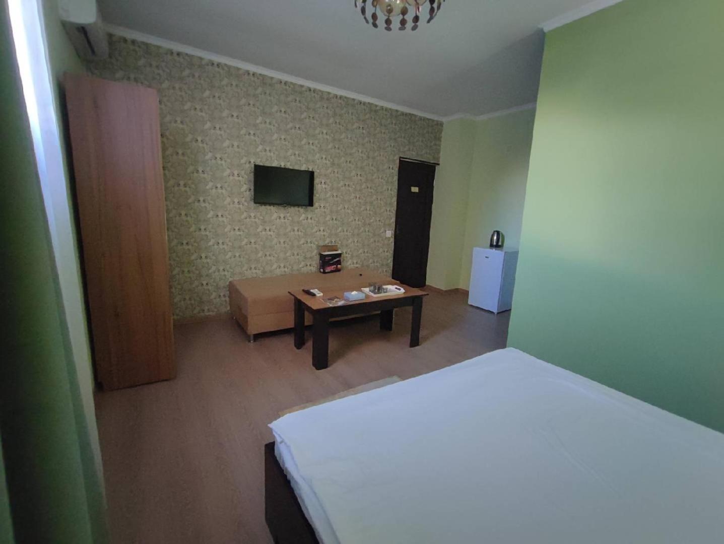 Feier Hotel Jerevan Eksteriør bilde